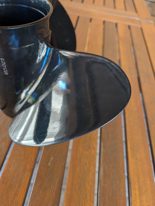 Śruba napędowa Suzuki DF 14x23 oryginał