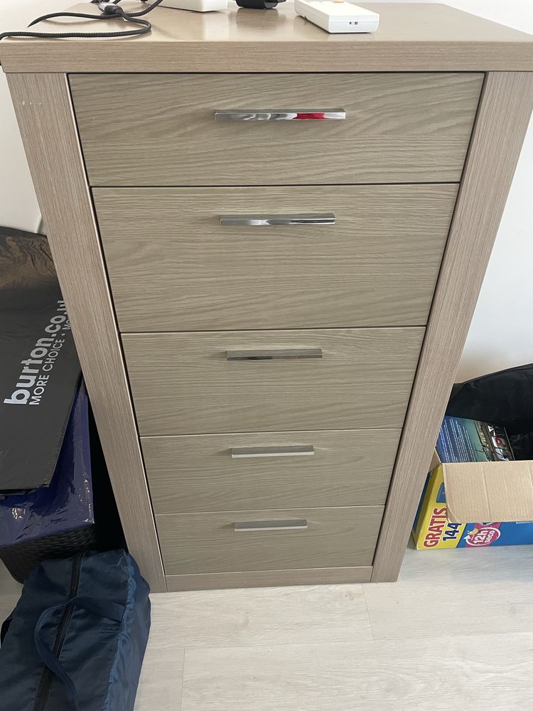 Conjunto quarto de cama em beje e inox