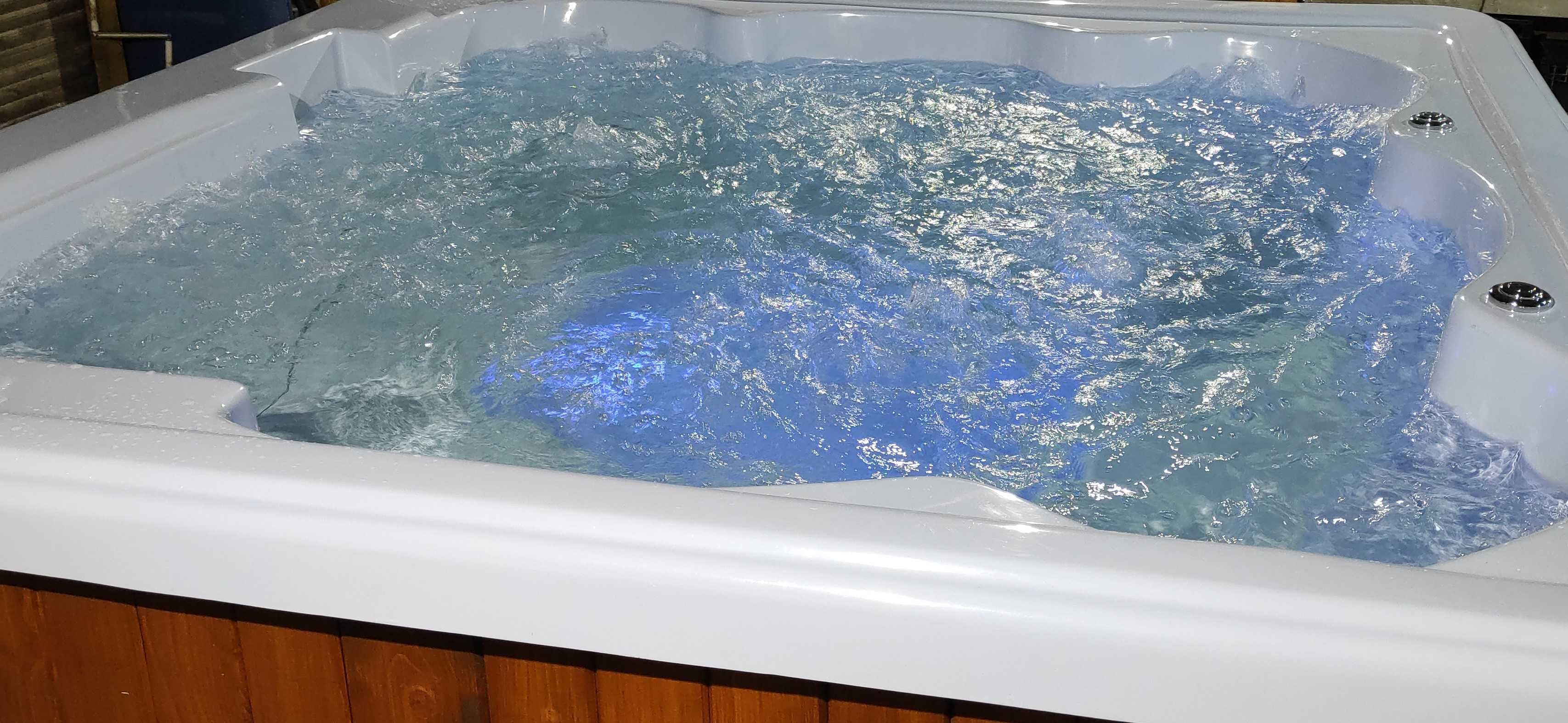 Całoroczne NOWE jacuzzi ogrodowe dla 6 osób - rozmiar 213x213x90cm