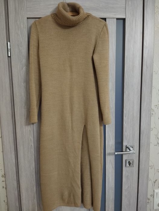 Тепла в'язана сукня (плаття)