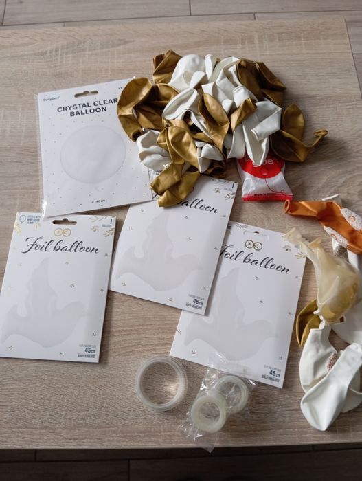 Ozdoby na komunię, stelaż,balony pokrowiec na krzesło