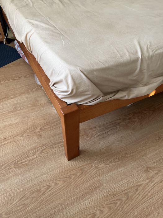 Vende-se conjuntos de camas com colchão 1,6m x 1,9m