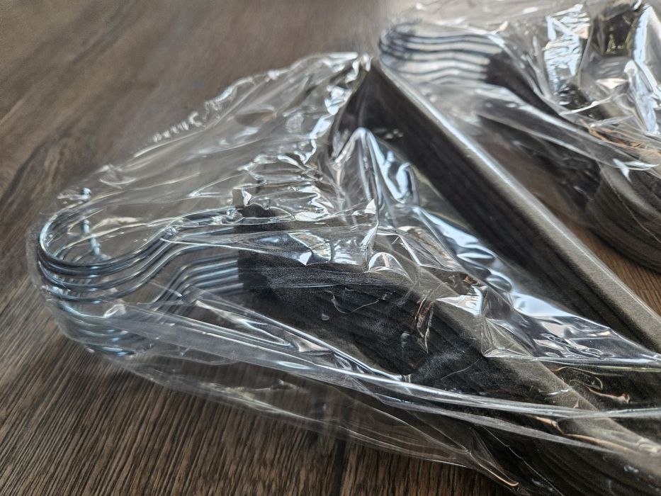 Wieszaki dziecięce.