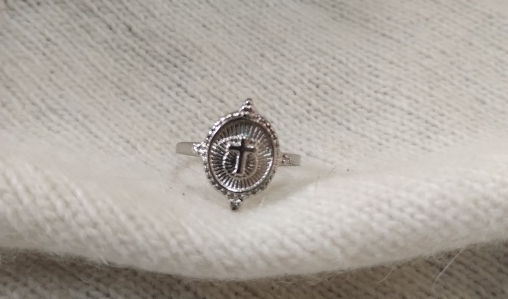 Каблучка з хрестом