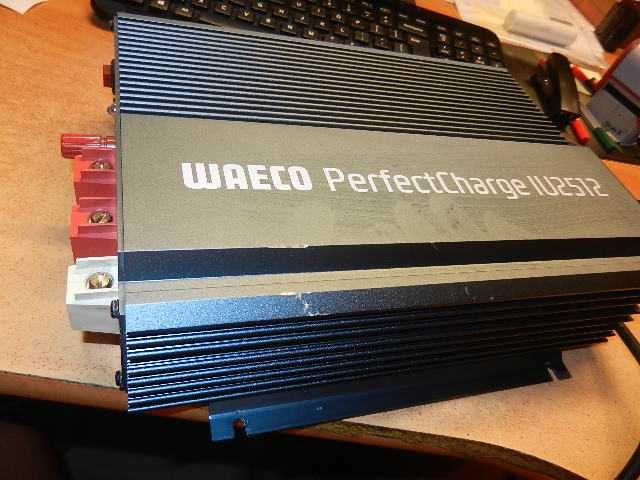 ładowarka WAECO Perfect Charge IU2512 do karetka ,jacht,kamper