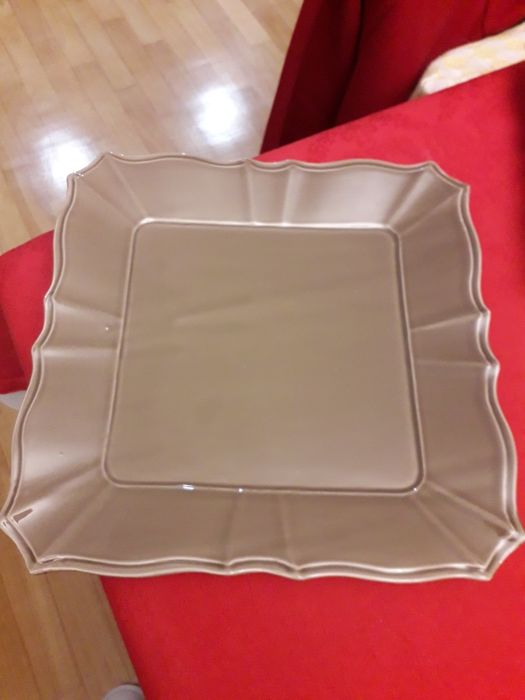 Seis pratos para peixe escalado de tamanho quadrado