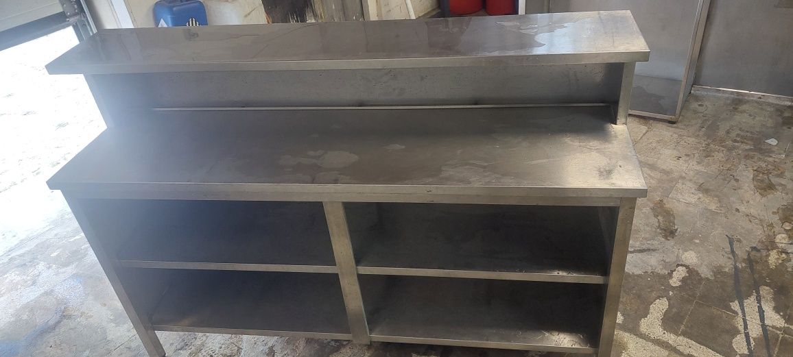 Movel em inox com bescosso de cavalo