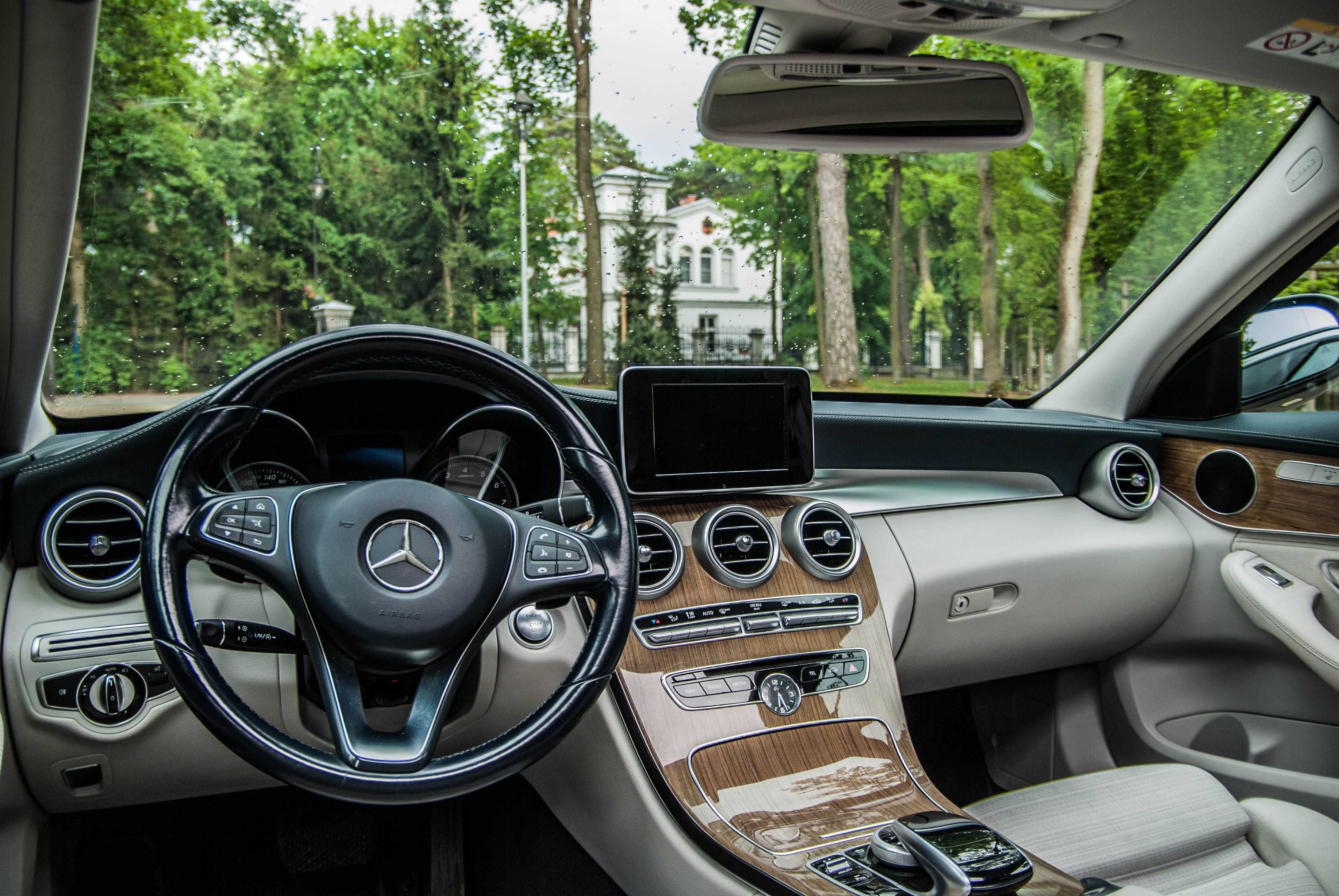 Auto z klasą do ślubu - Mercedes-Benz w wersji Exclusive
