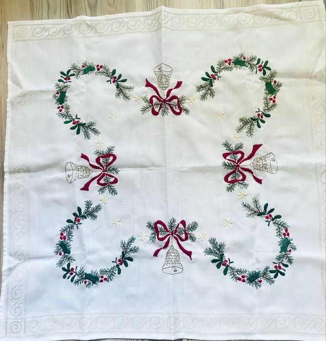 Piękny obrus swiąteczny