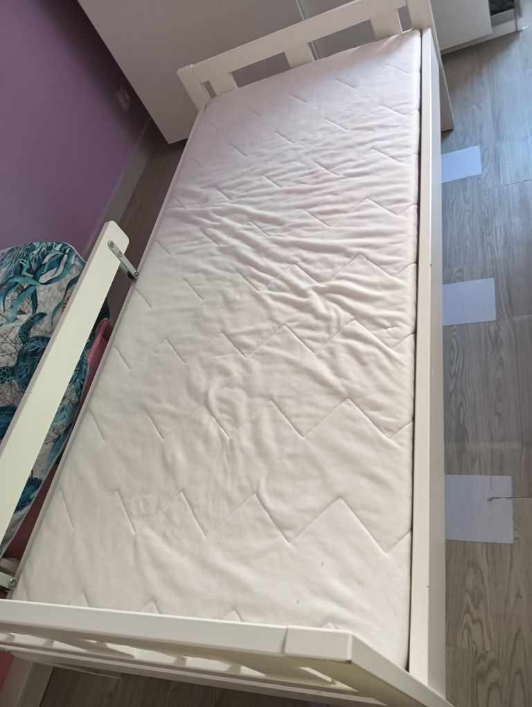 Cama infantil KRITTER com  barra de segurança da IKEA,