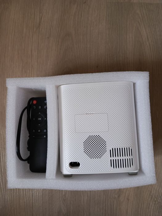 Проектор BYINTEK экран светоотражающий