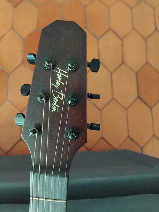 Guitarra Acústica Harley Benton GS Travel-E-LH Mahogany com extras