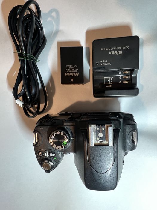 Rezerwowany Nikon D60 ładny oryginał, body i ladowarka z baterją
