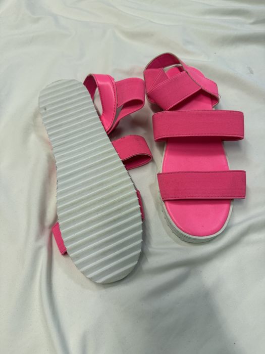 Яскраві босоніжки рожеві