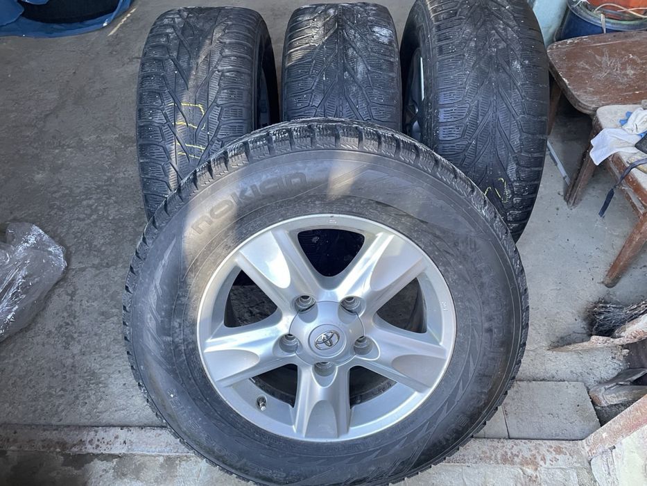Зимові шини з дисками Land Cruiser 200.  285/60R18