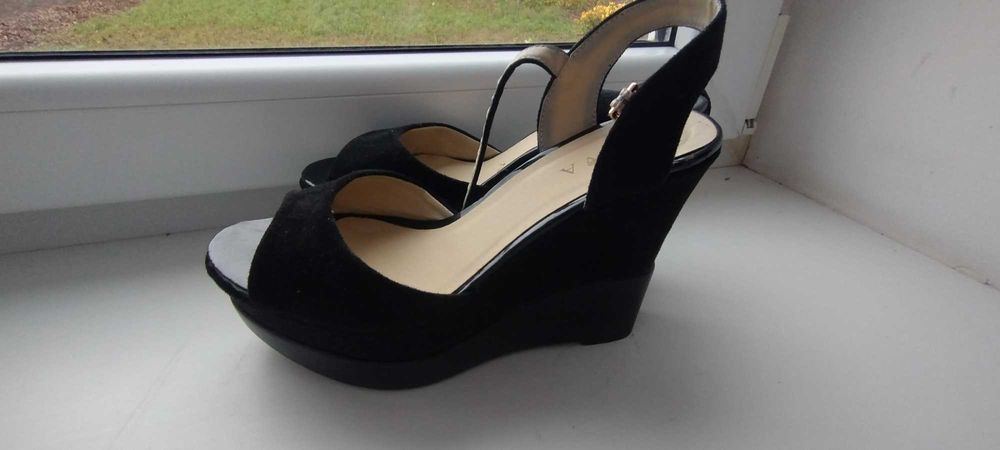 Замшеві чорні туфлі 38 розміру