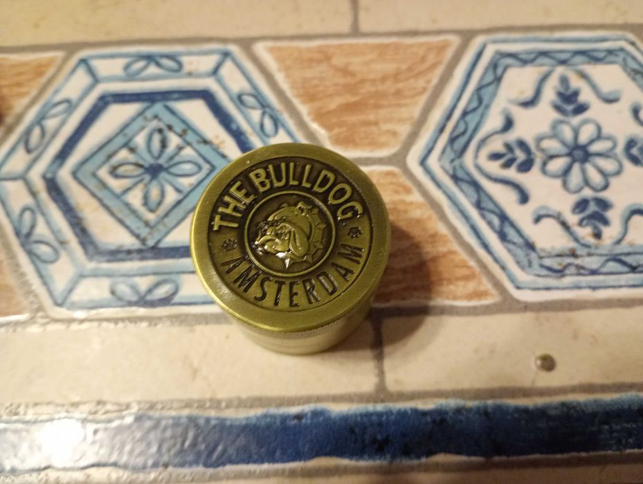 Młynek Grinder do suszu Buldog Amsterdam