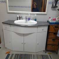 Vendesse móvel de casa de banho em óptimo estado com espelho incluido