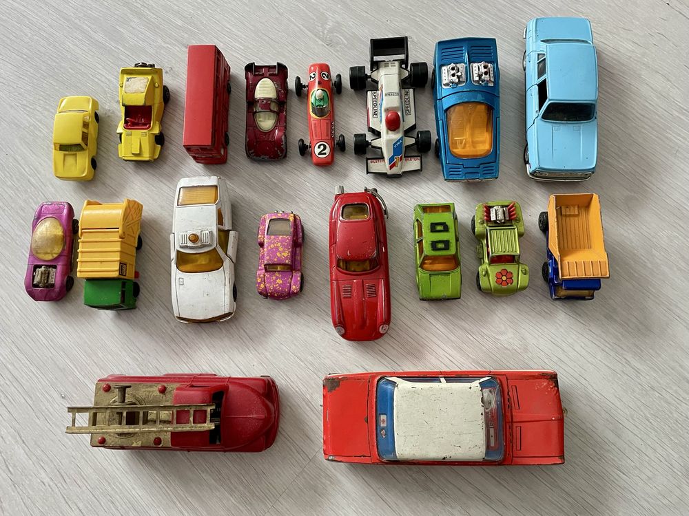 Zestaw starych resoraków/modeli aut m.in.Matchbox,Schuco.
