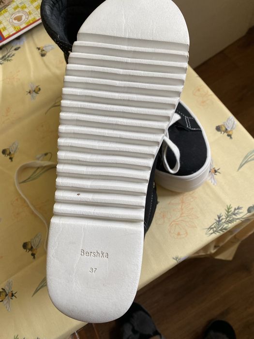 Кеди Жіночі Нові Bershka Роз 37/24