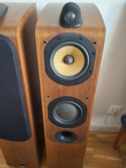 B&W 704 colunas hi-fi