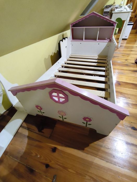 Łóżko dziecięce domek