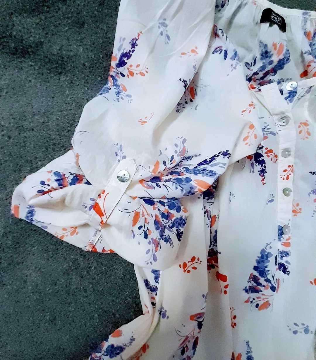 Чарівна блузка з квітковим принтом від бренду F&F