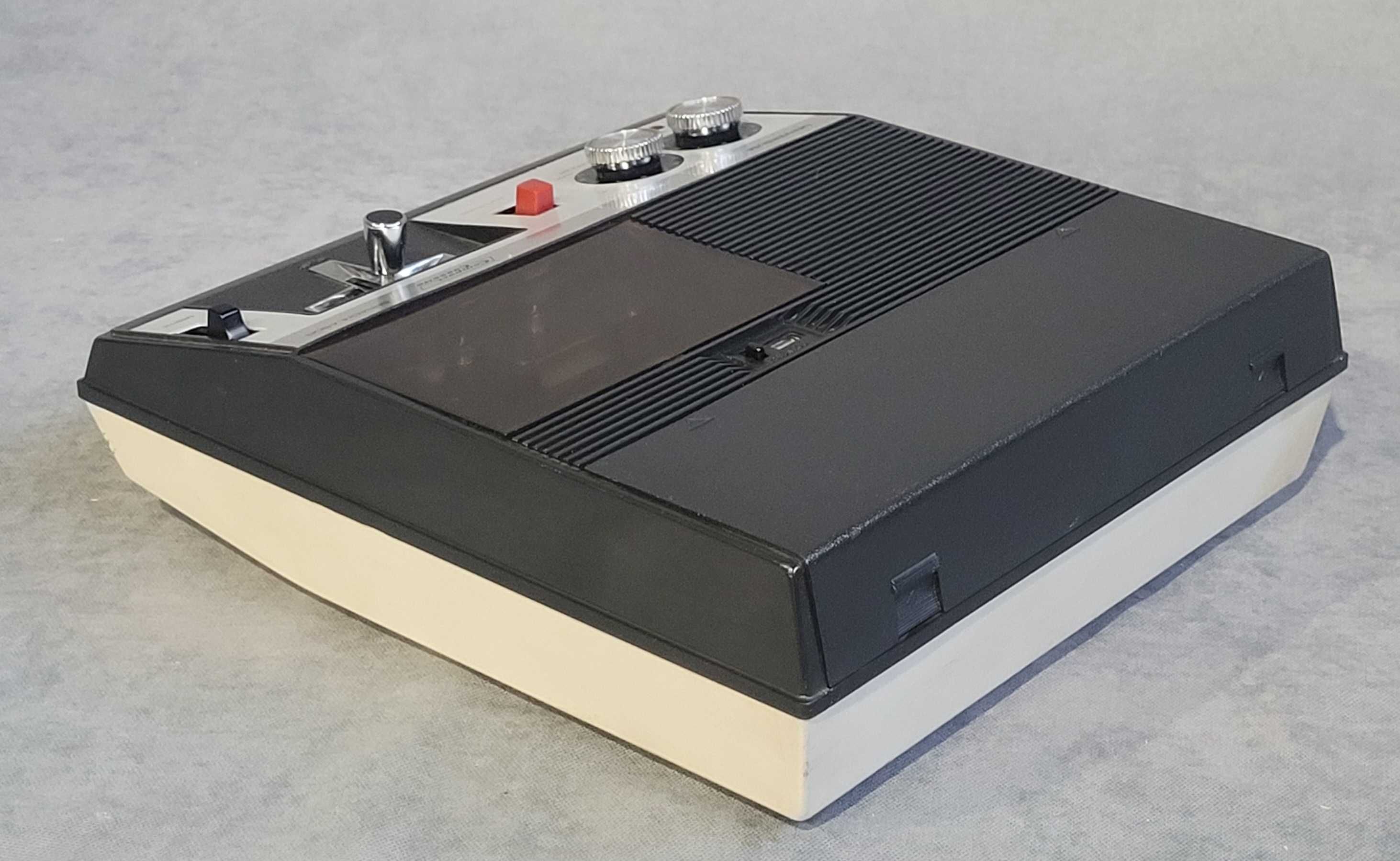 Magnetofon Universum CT 2722.