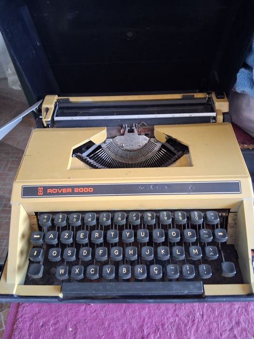 Maquina de escrever antiga