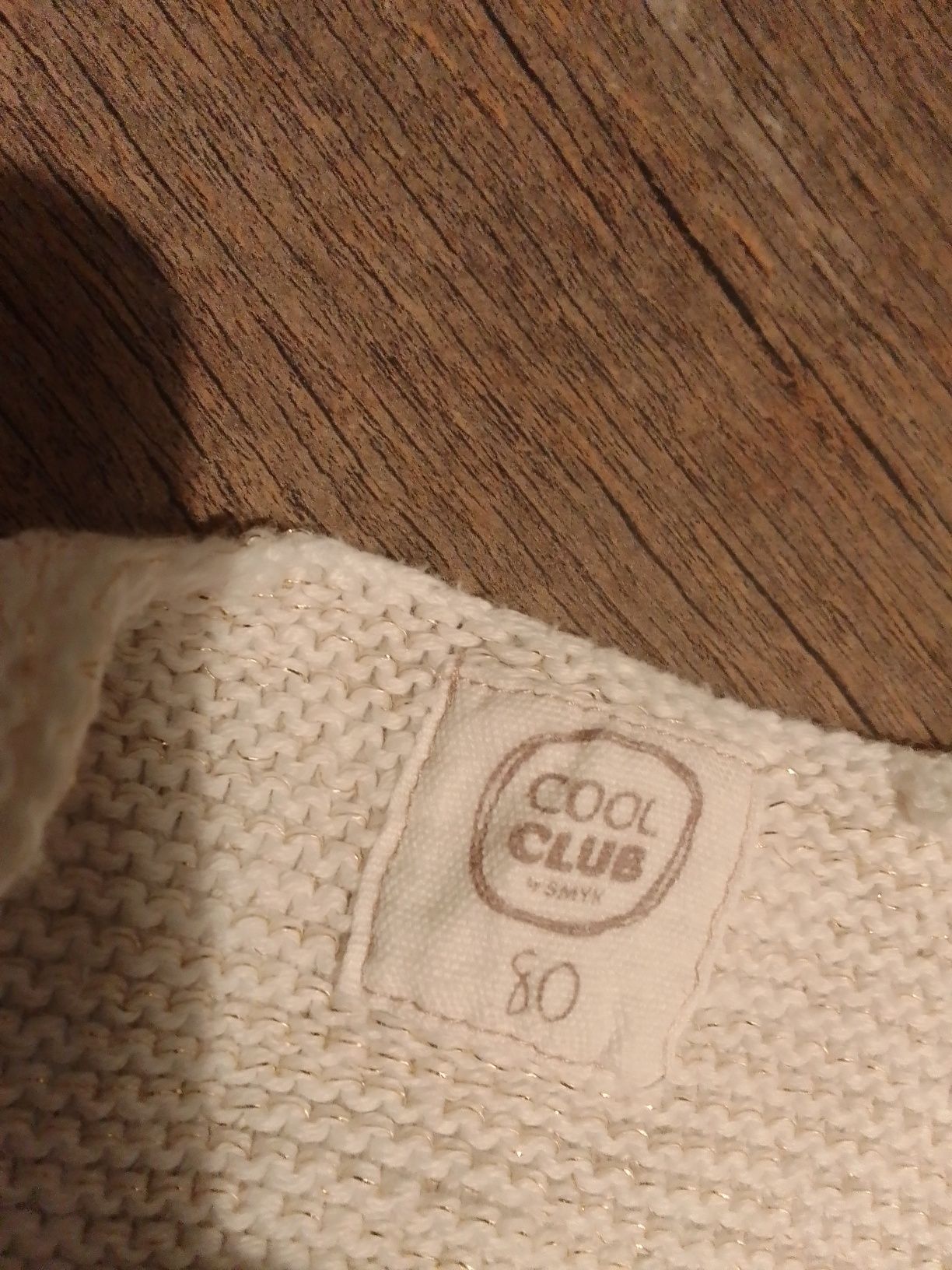 Sweterek cool club rozmiar 80 zdobiony złotą nitką