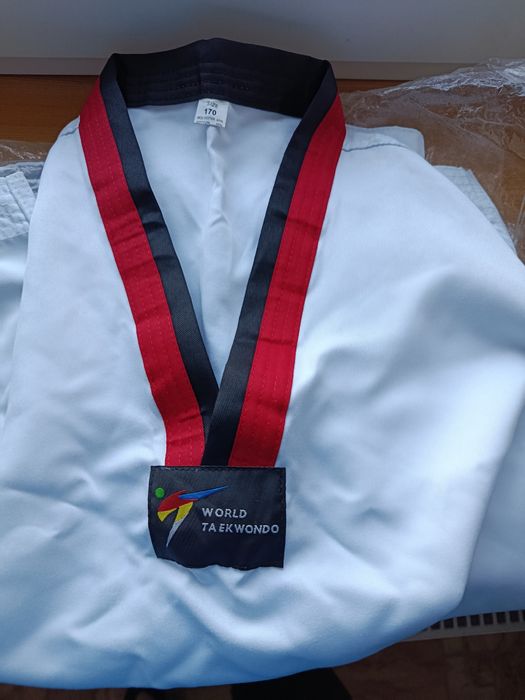 Добок для тхеквондо,захист руки ноги ,шлем з захисним щитком