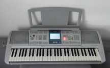 Yamaha PSR-K1 duży LCD USB uchwyt na mikrofon Dynamika Karaoke