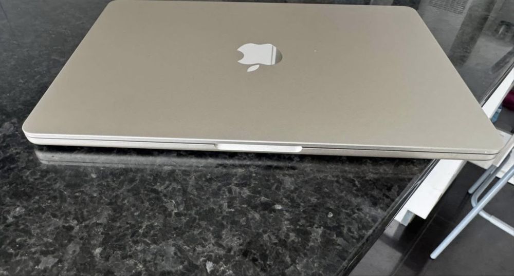 Apple MacBook Air M2 | 13.6"| 8 GB | 512 GB SSD - Como novo