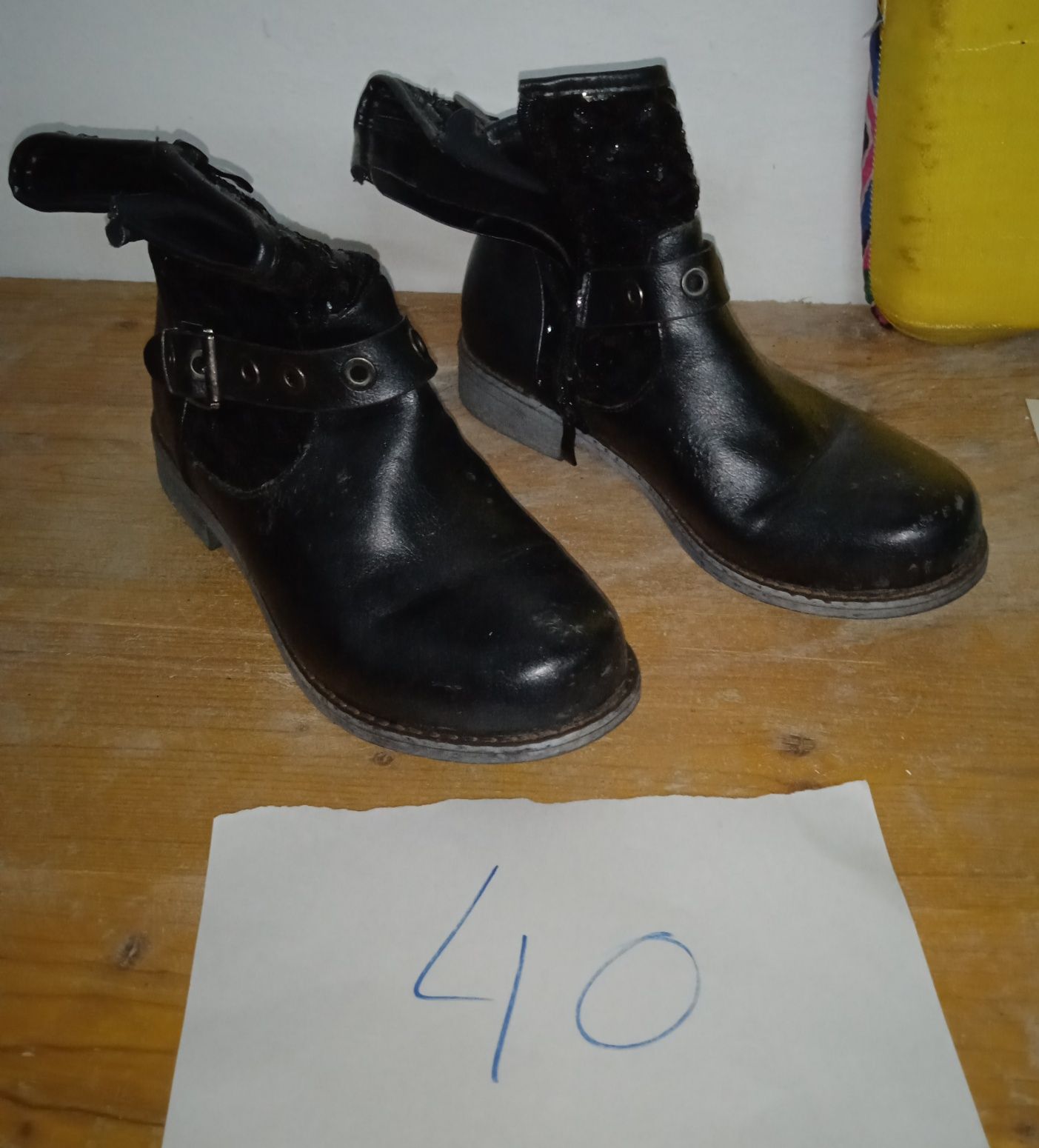 Lote de calçado ( botas/outros )