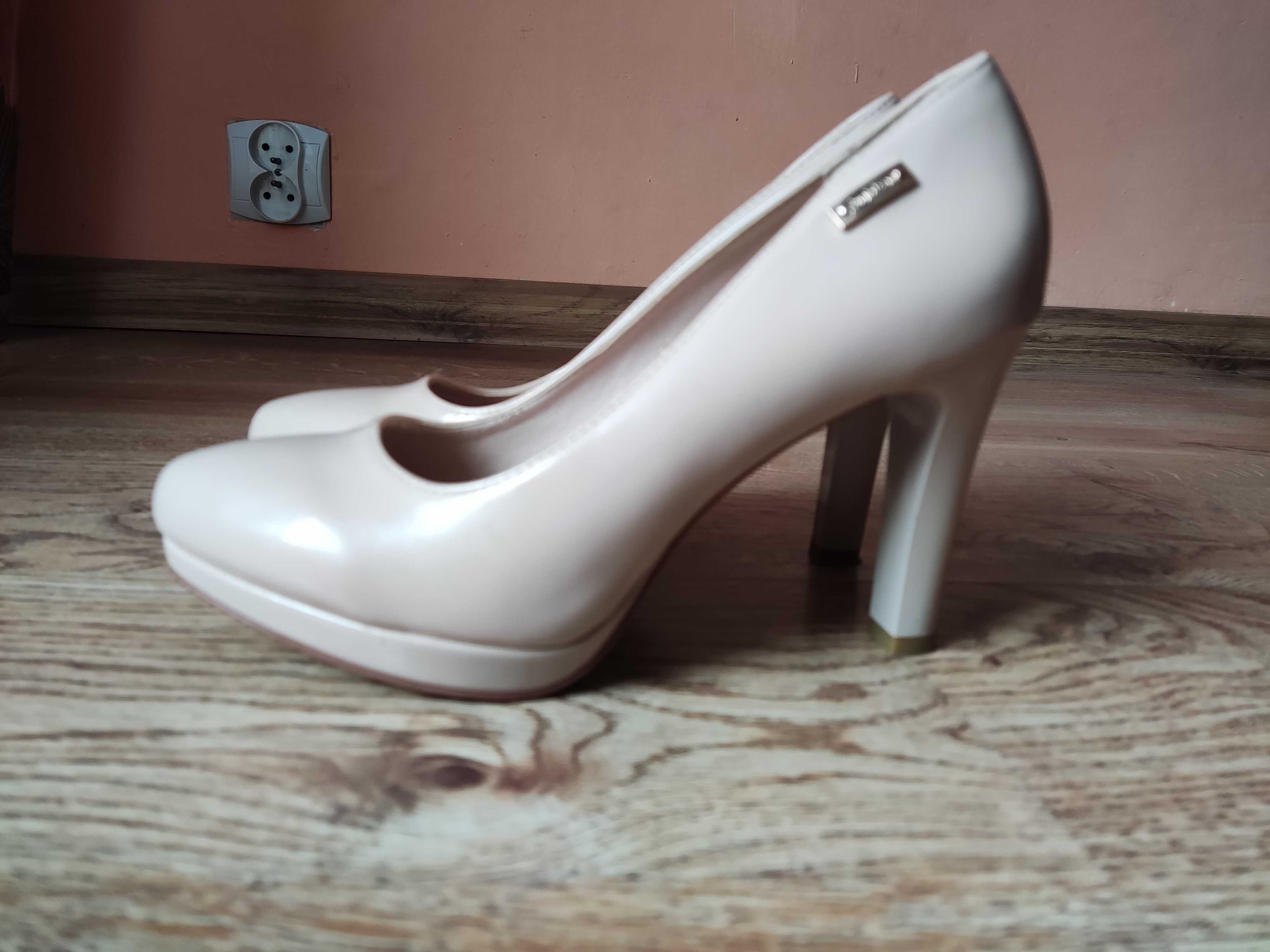 Cieliste buty na  wysokim słupku, r.37, Sergio Leone
