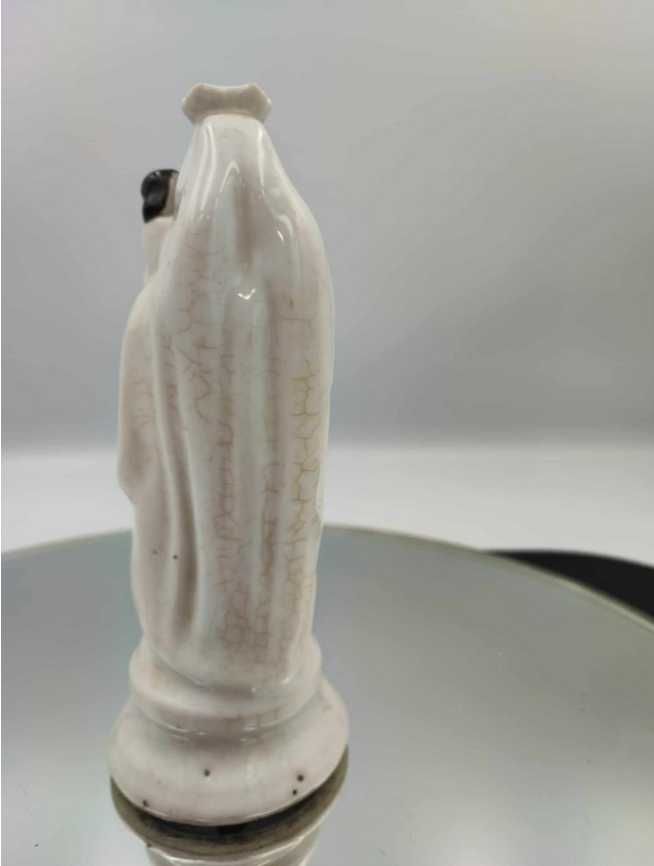 Przedwojenna porcelanowa figurka,M.Boska,wys.17 cm.