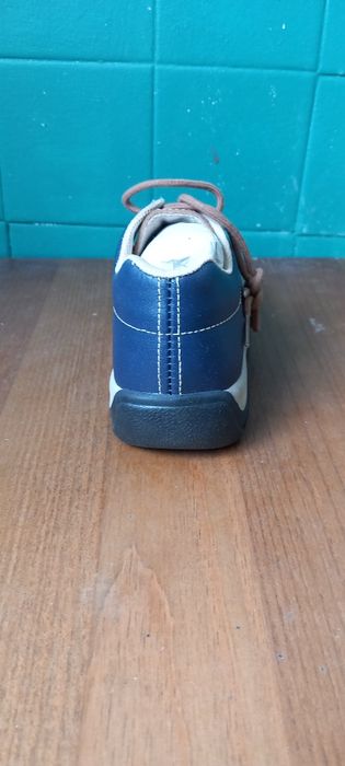 Sapatos de criança em pele  novos com etiqueta