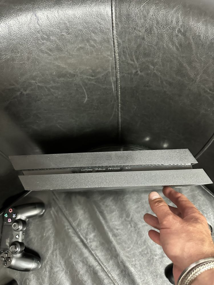 Sony playstation 4 plus dwa pady