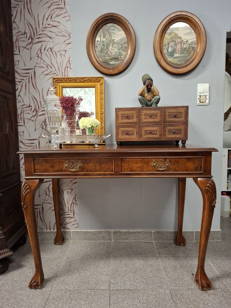 Mesa de Encostar. Oferecemos a entrega na zona de Lisboa.