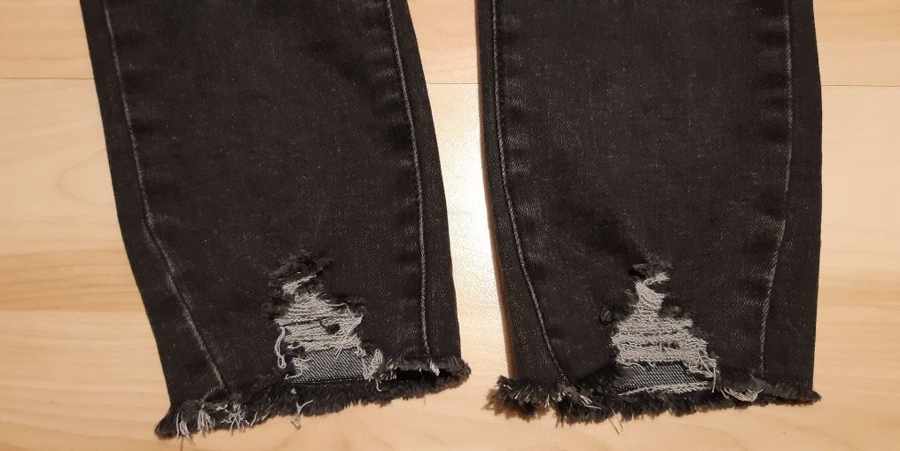 Nowe czarne spodnie jeans 164