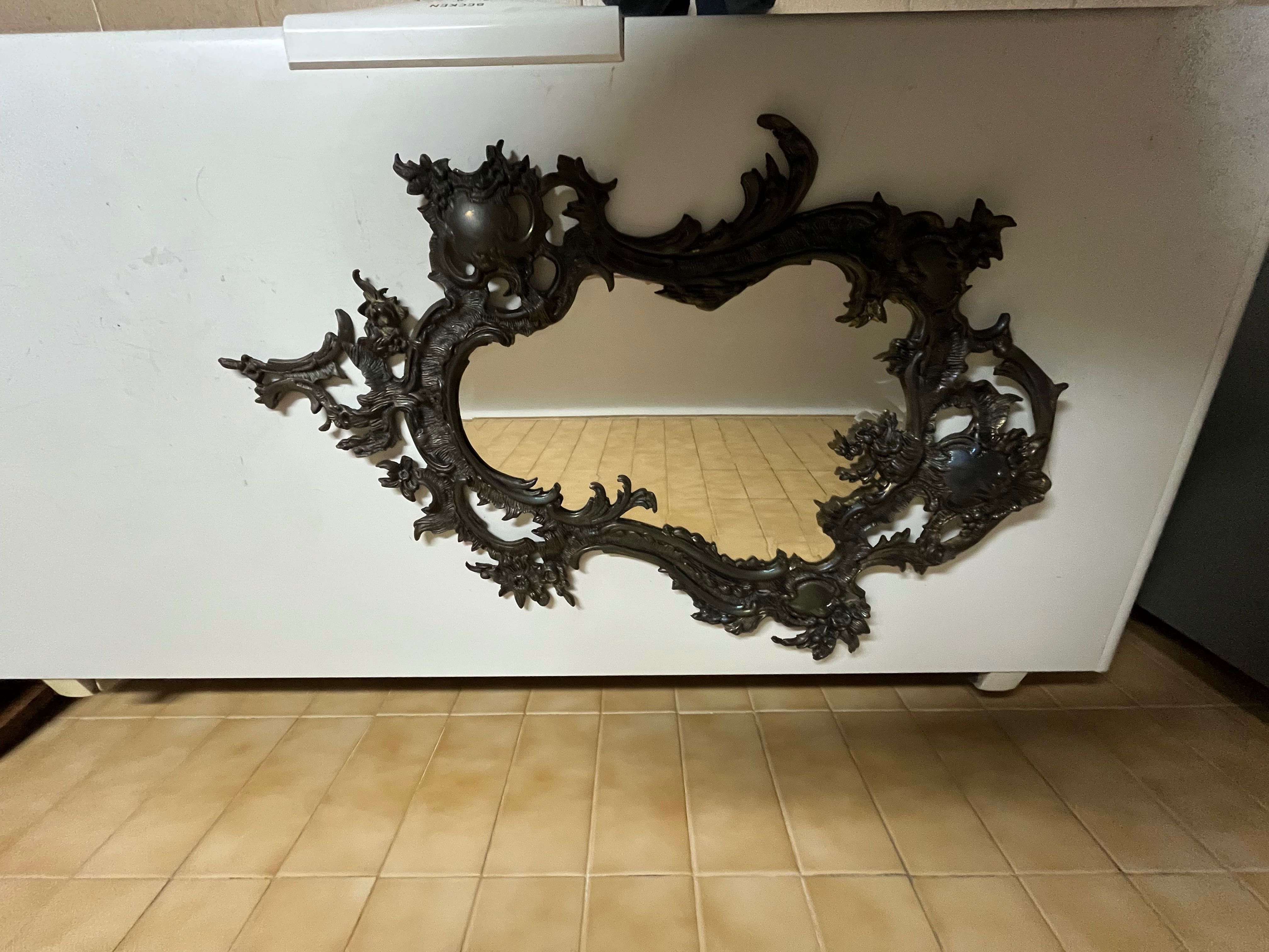 Mesa e espelho em ferro-credência