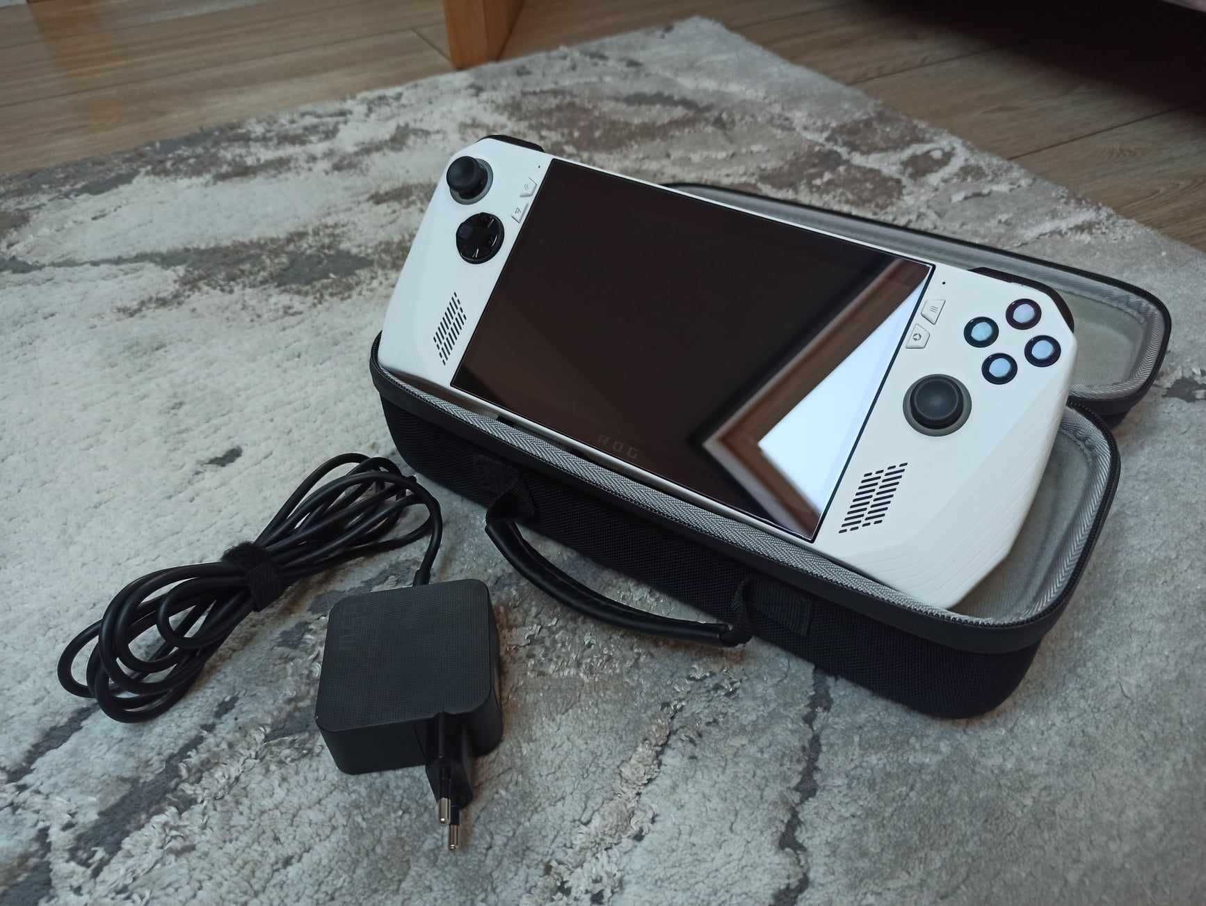 Konsola ROG Ally Z1 Extreme – w idealnym stanie