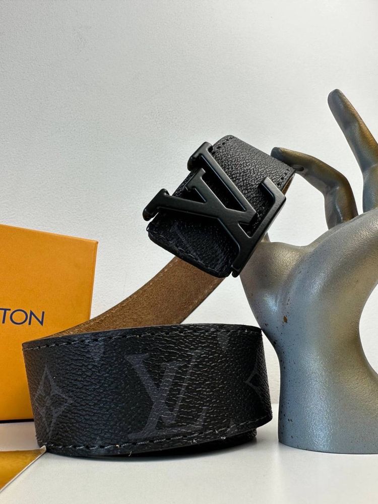 Pasek skórzany w pudełku Louis Vuitton Czarny monogram