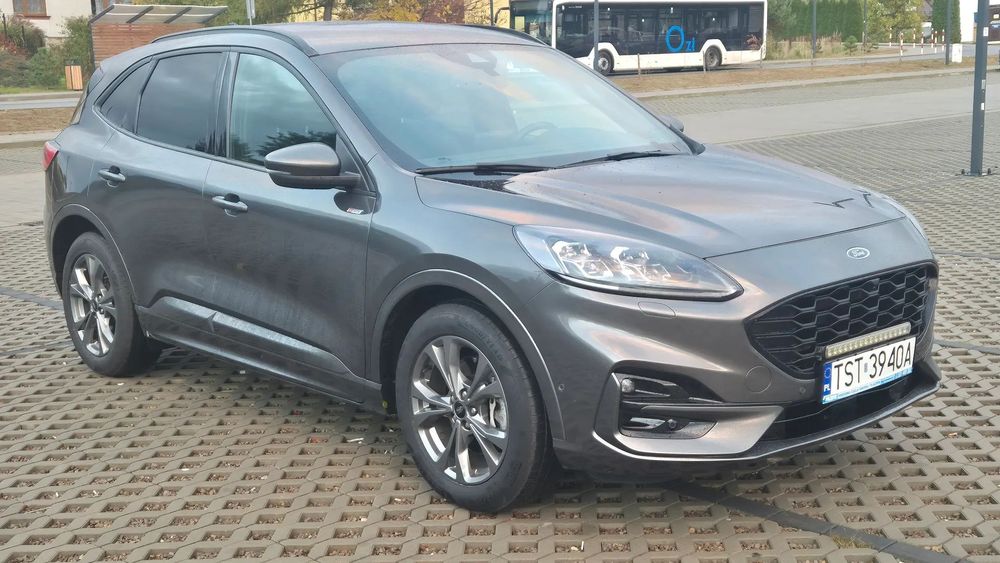 Ford Kuga bezwypadkowy st line plug in hybryda