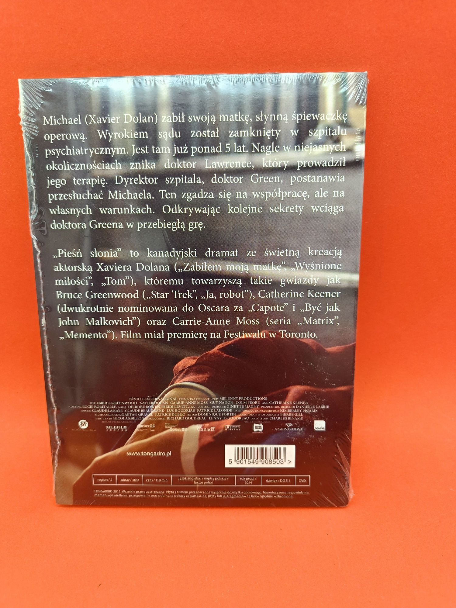 Pieśń słonia. (Carrie-Anne Moss, Bruce Greenwood).