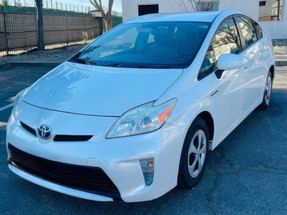 Toyota Prius Four      2014