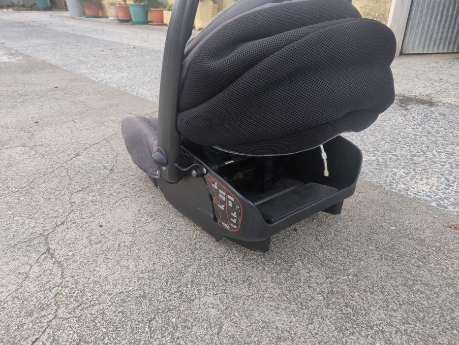 Cadeira de bebe com chapeu