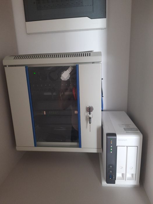 NAS QNAP TS-216G + 2 диска по 500 ГБ
