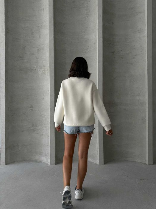 Bluza oversize z emblematem - mleczny S