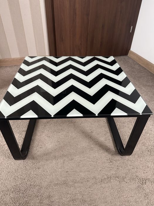 Stolik kawowy czarno -biala jodelka